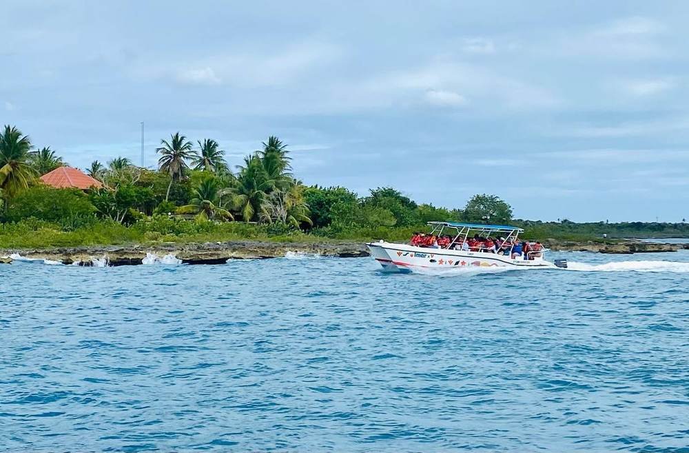 The beaches and natural pools of the island day
